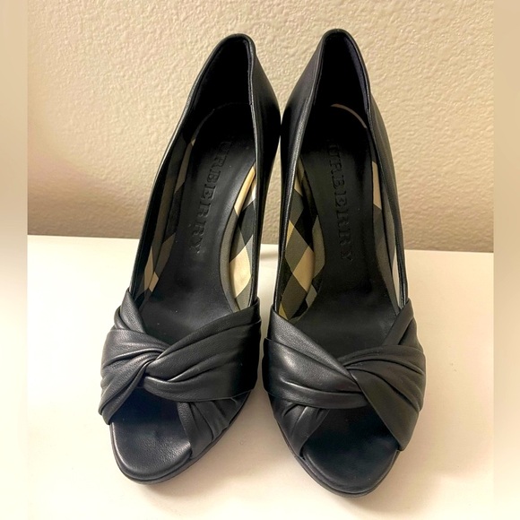 Burberry Pumps - Picture 1 of 8